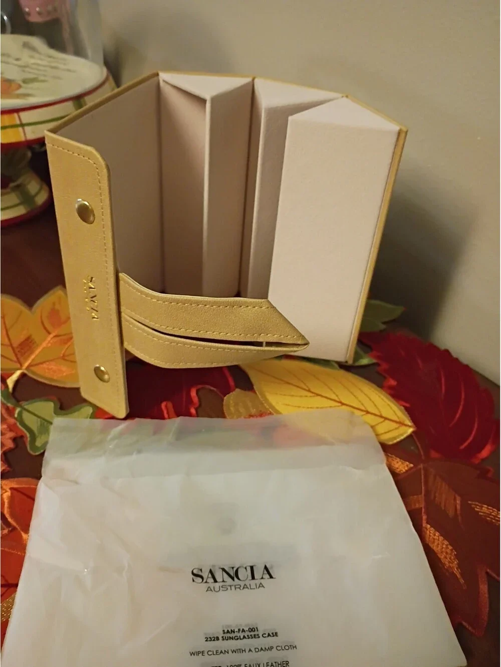 SANCIA AUSTRALIA  Sunglasses Holder Case Tan Faux Leather Holds 3 Sunglasses